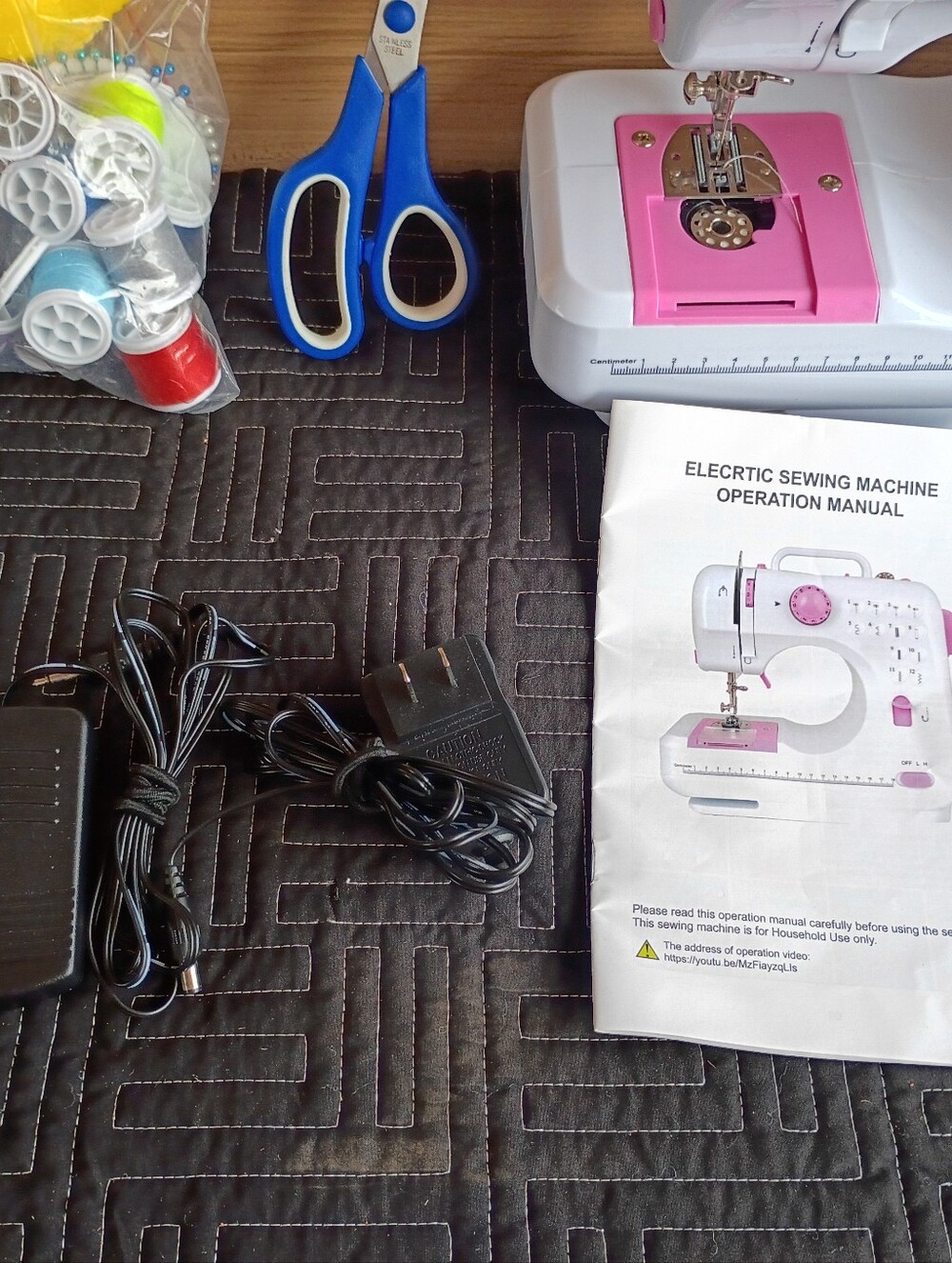 FHSM-505 Portable Mini Sewing Machine - Picture 2 of 16